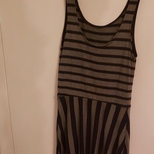🤩*NEW WITH TAGS!*🤩 Stripped Maxi Dress
